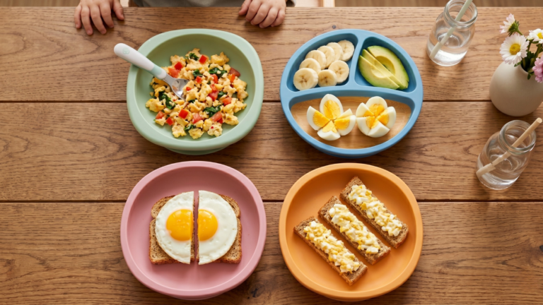 Tojásos reggeli babáknak 4 féleképpen – rántotta, főtt tojás, tükörtojás pirítóson és tojáskrém felülnézetből